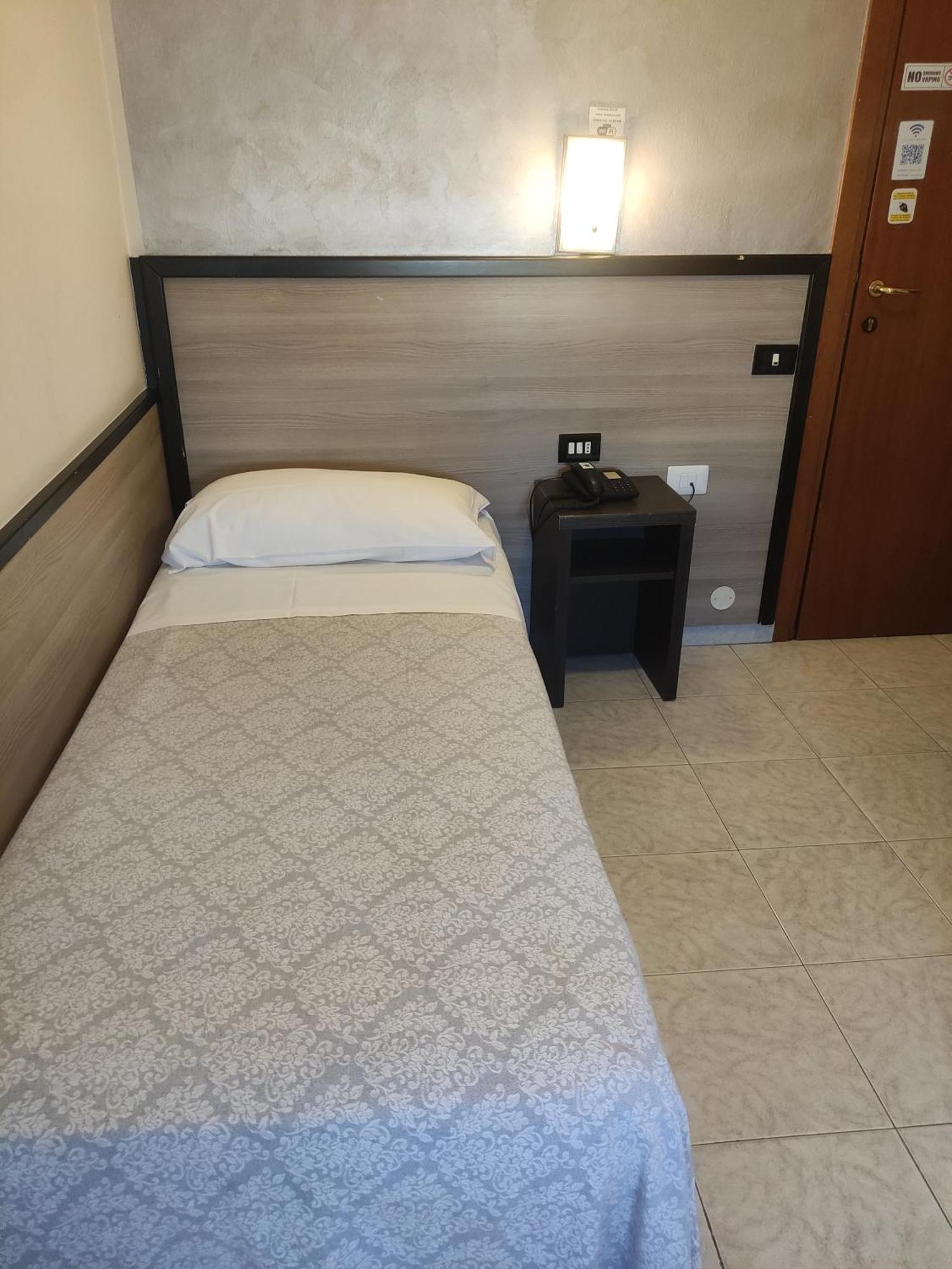 Hotel Salus Milan Exterior photo