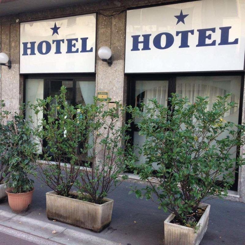 Hotel Salus Milan Exterior photo