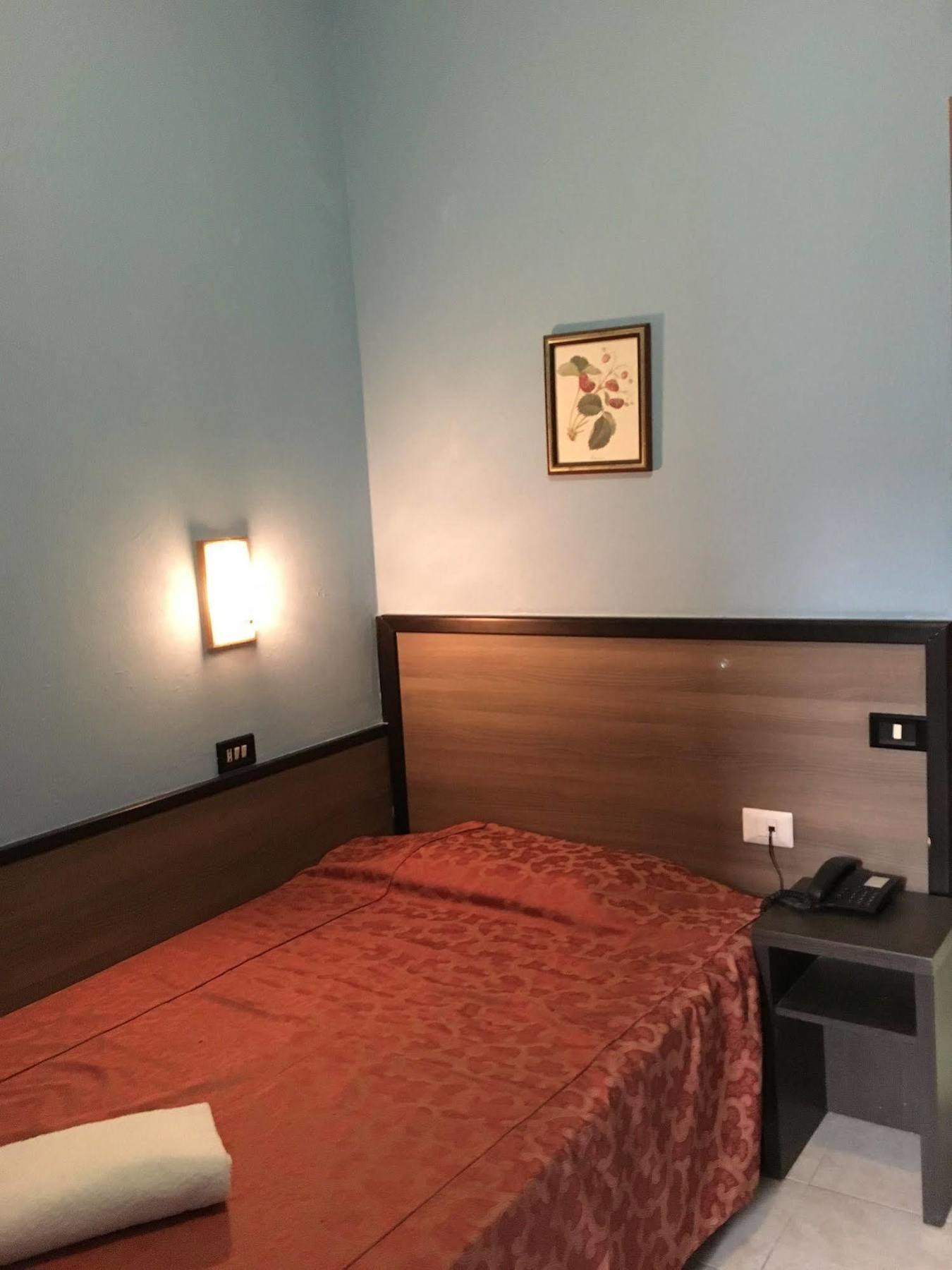 Hotel Salus Milan Exterior photo
