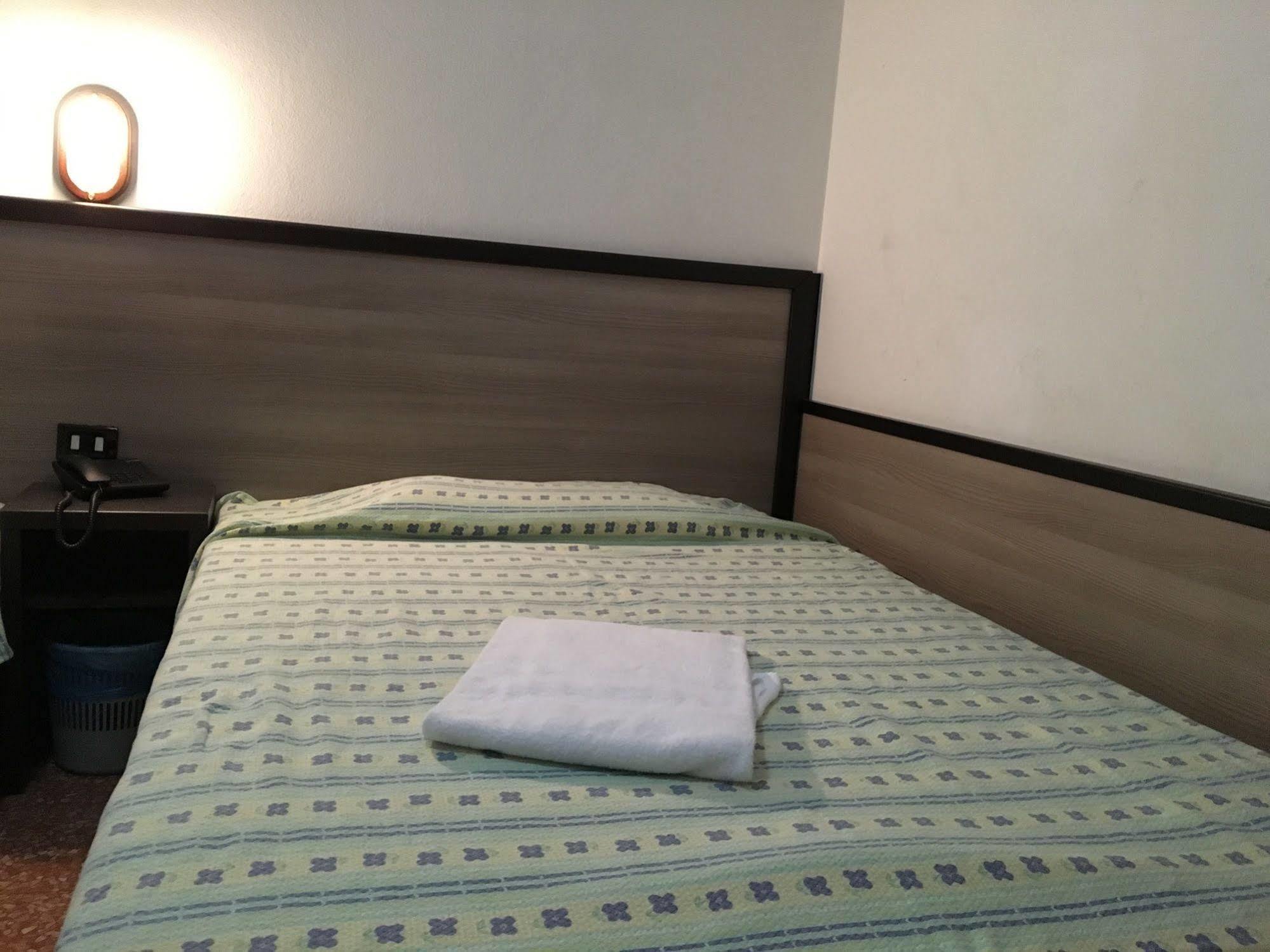 Hotel Salus Milan Exterior photo